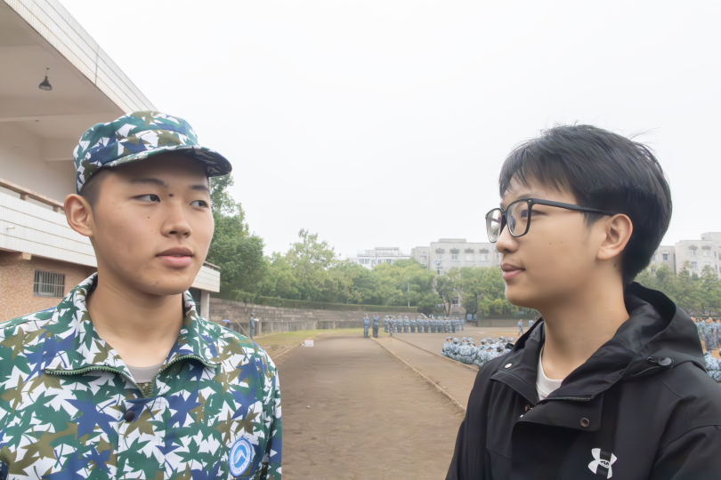 0a9e6b27a57948bdbd2524bb3b99fe4f.png 访谈图片2.png