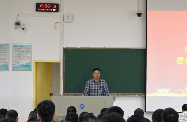 a90e0974ca664044ab1caf38b3ecbf0d.jpg 卢明_副本.jpg